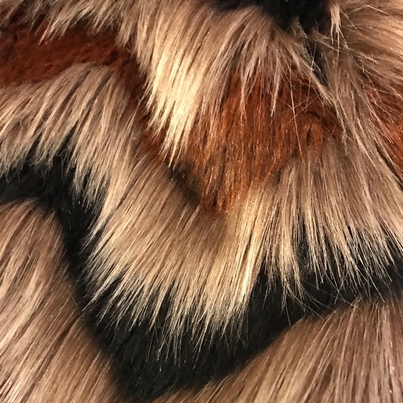 Forever 21 |  Faux Fur Cropped Chevron Jacket retro 70s inspiration - Picture 8 of 12